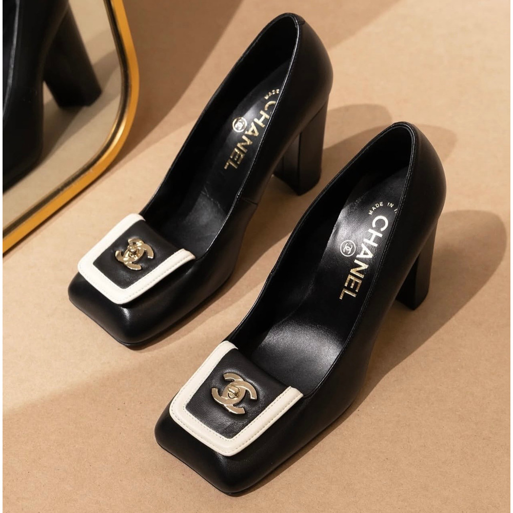 Chanel 26S Blazy Black White Square Toe Turnlock Gold CC Logo Block Heel Pump 40